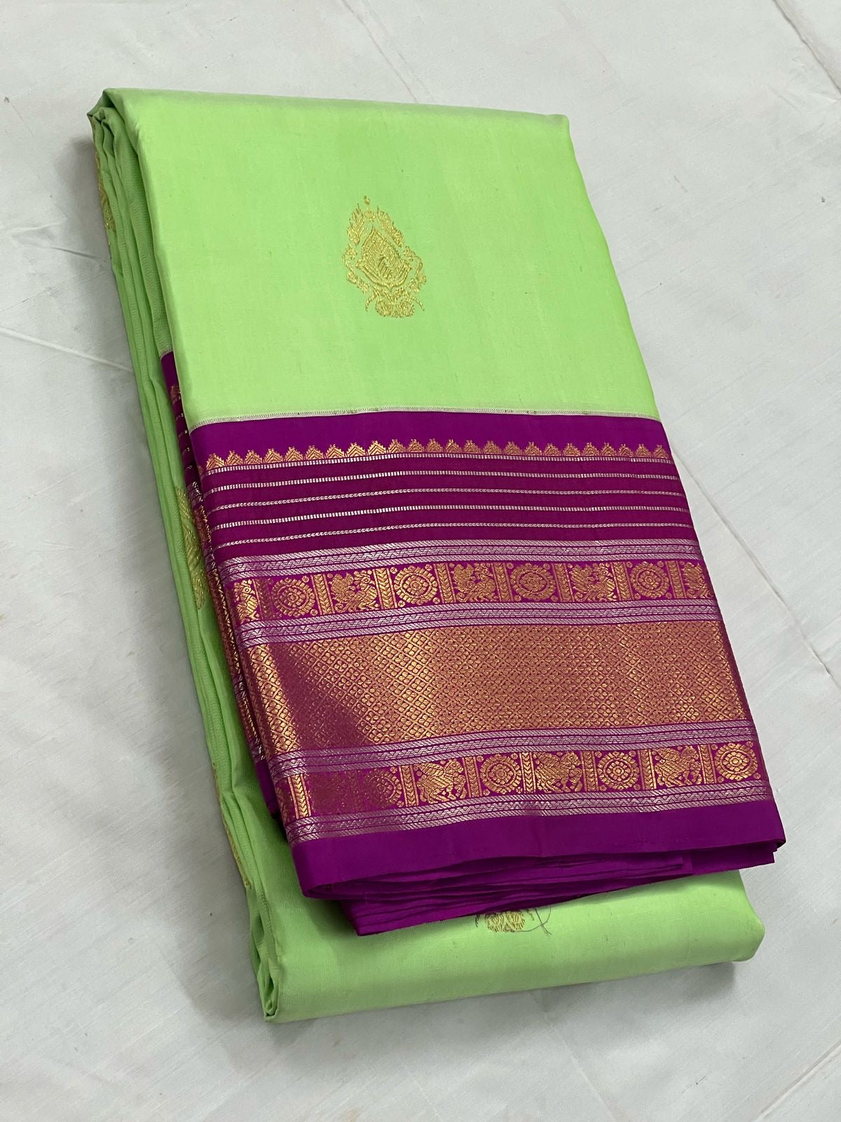 Classic Neon Green & Wine Pink 2gm Zari Elegance Kanchipuram Handloom Silk Saree SS25241