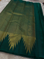 Load image into Gallery viewer, Classic Emerald Green Elegance Kanchipuram Handloom Silk Saree SS24851
