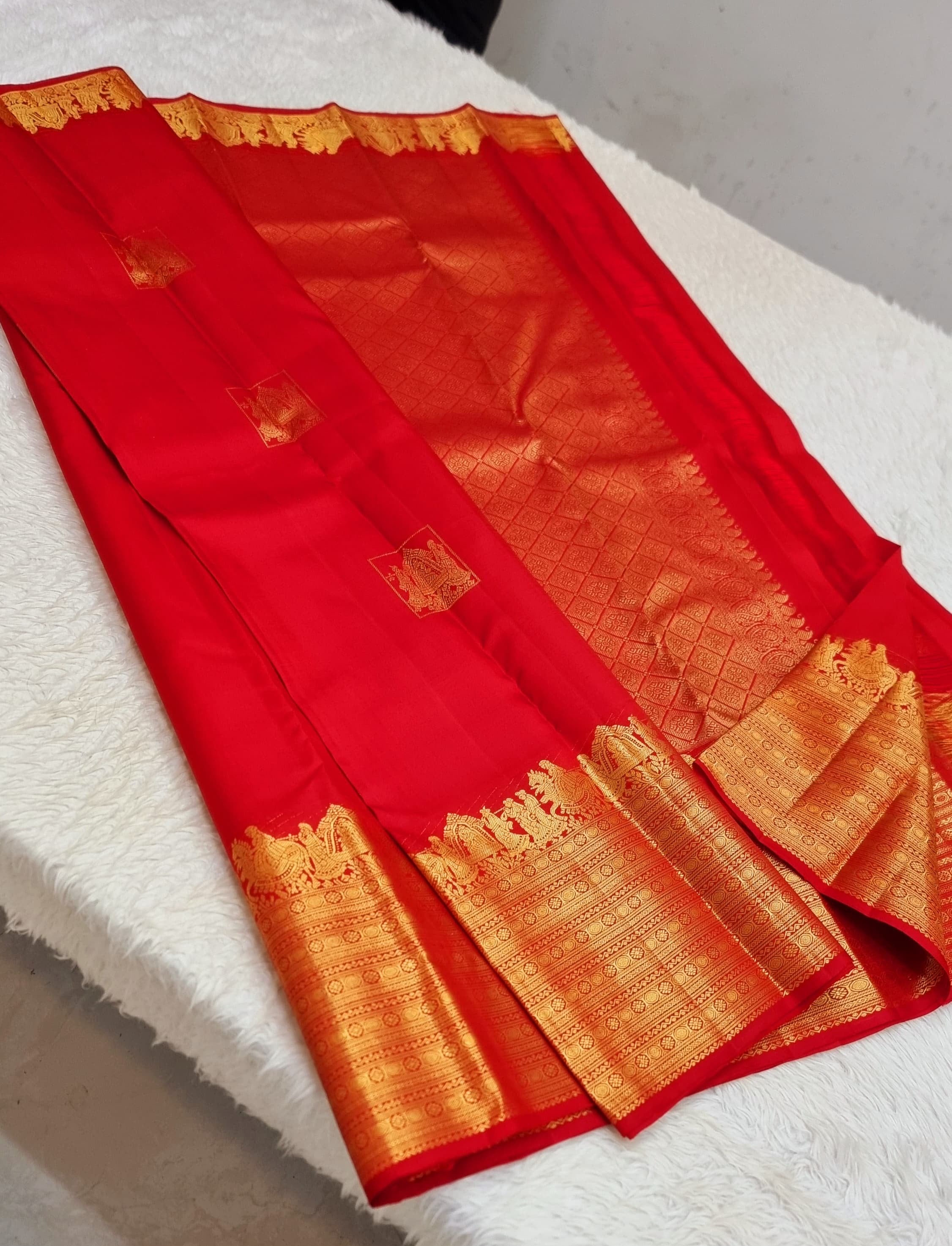 Classic Scarlet Red 2gm Zari Bridal Elegance Kanchipuram Handloom Silk Saree SS24713