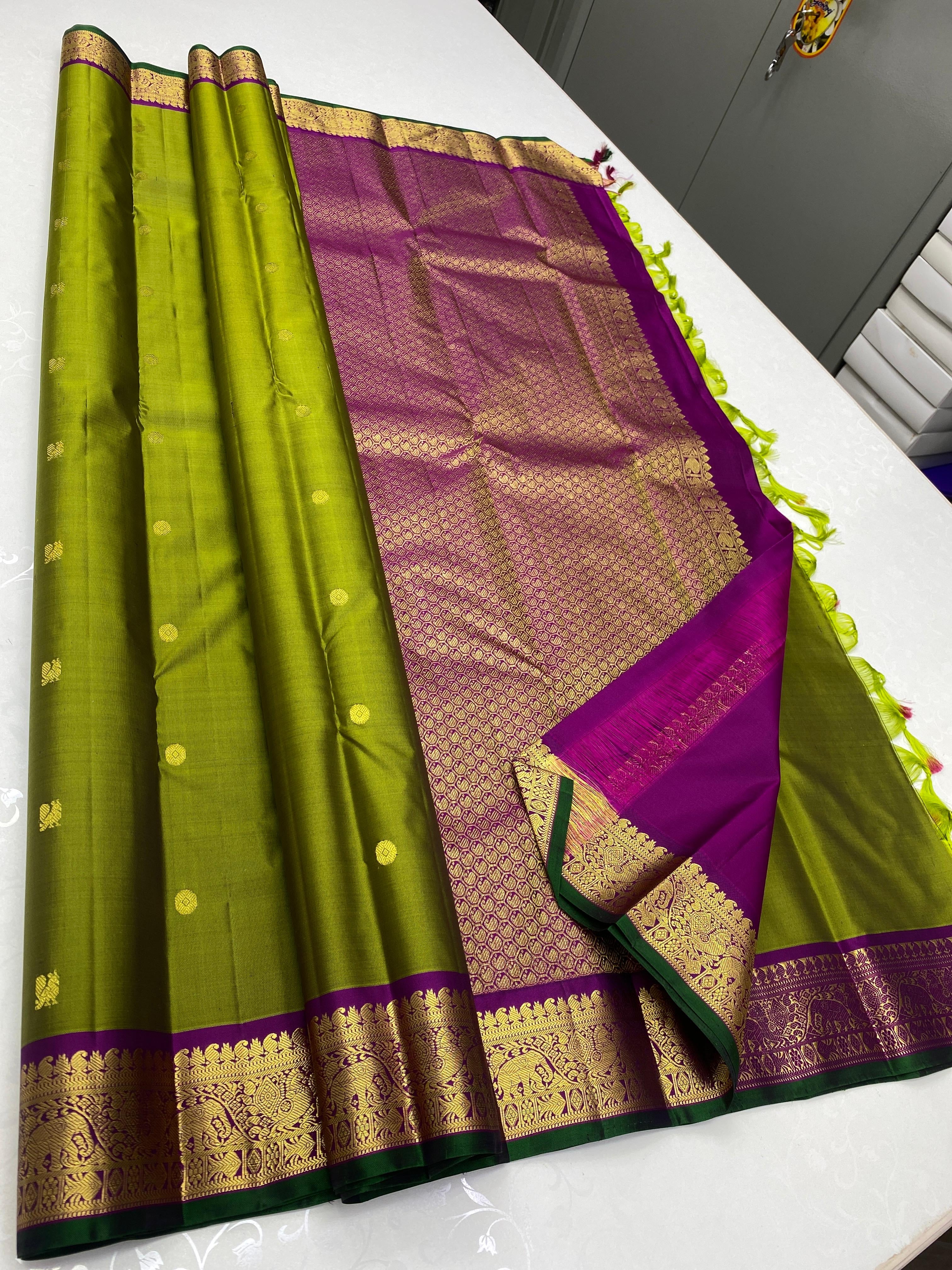 Classic Olive Green & Wine Red 2gm Zari Bridal Elegance Kanchipuram Handloom Silk Saree SS24401