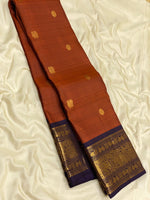 Load image into Gallery viewer, Classic Brick Red &amp; Navy Blue 2gm Zari Kanchipuram Handloom Silk Saree SS25549
