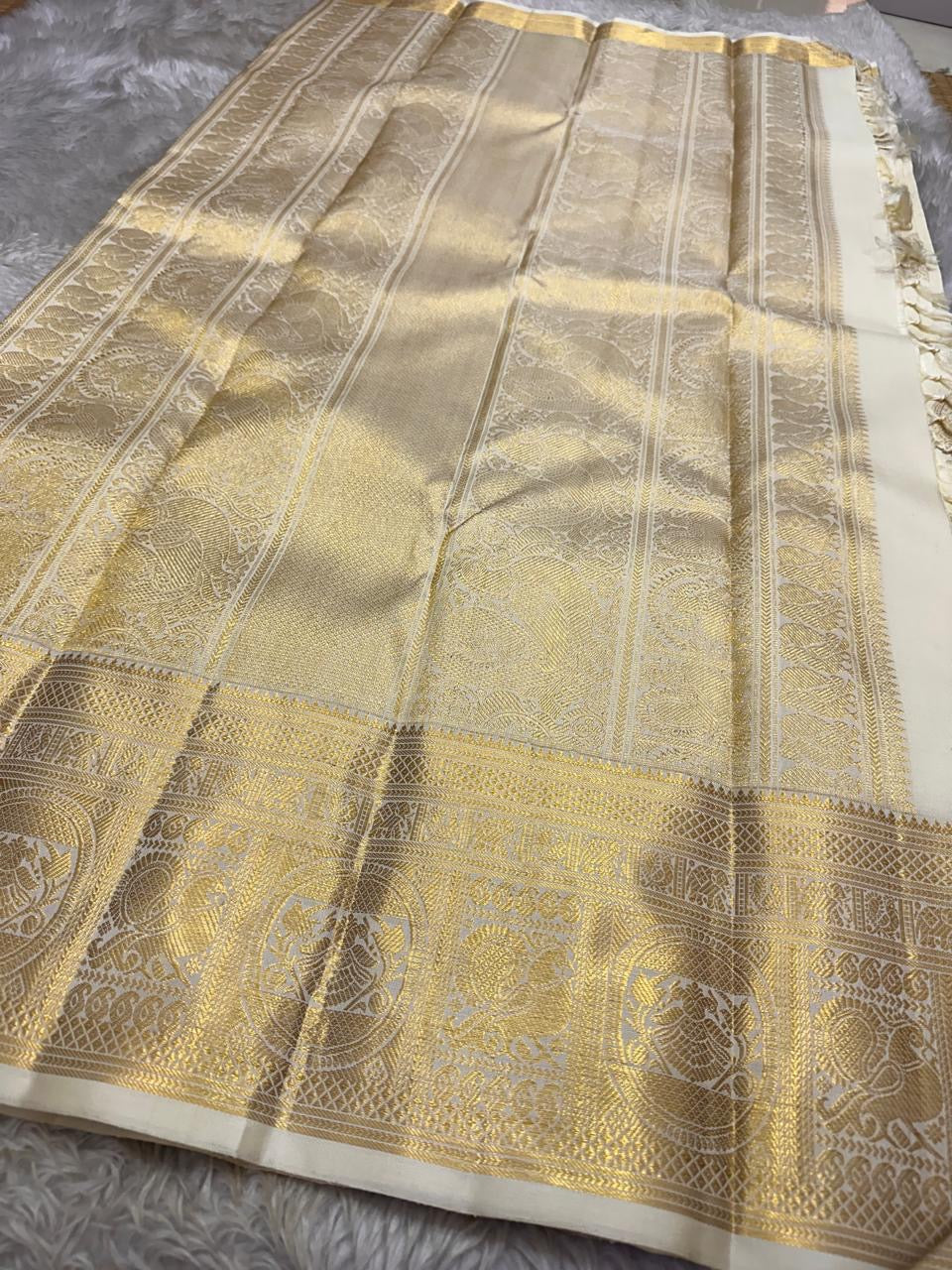 Classic OffWhite Bridal Elegance Kanchipuram Handloom Silk Saree SS26086