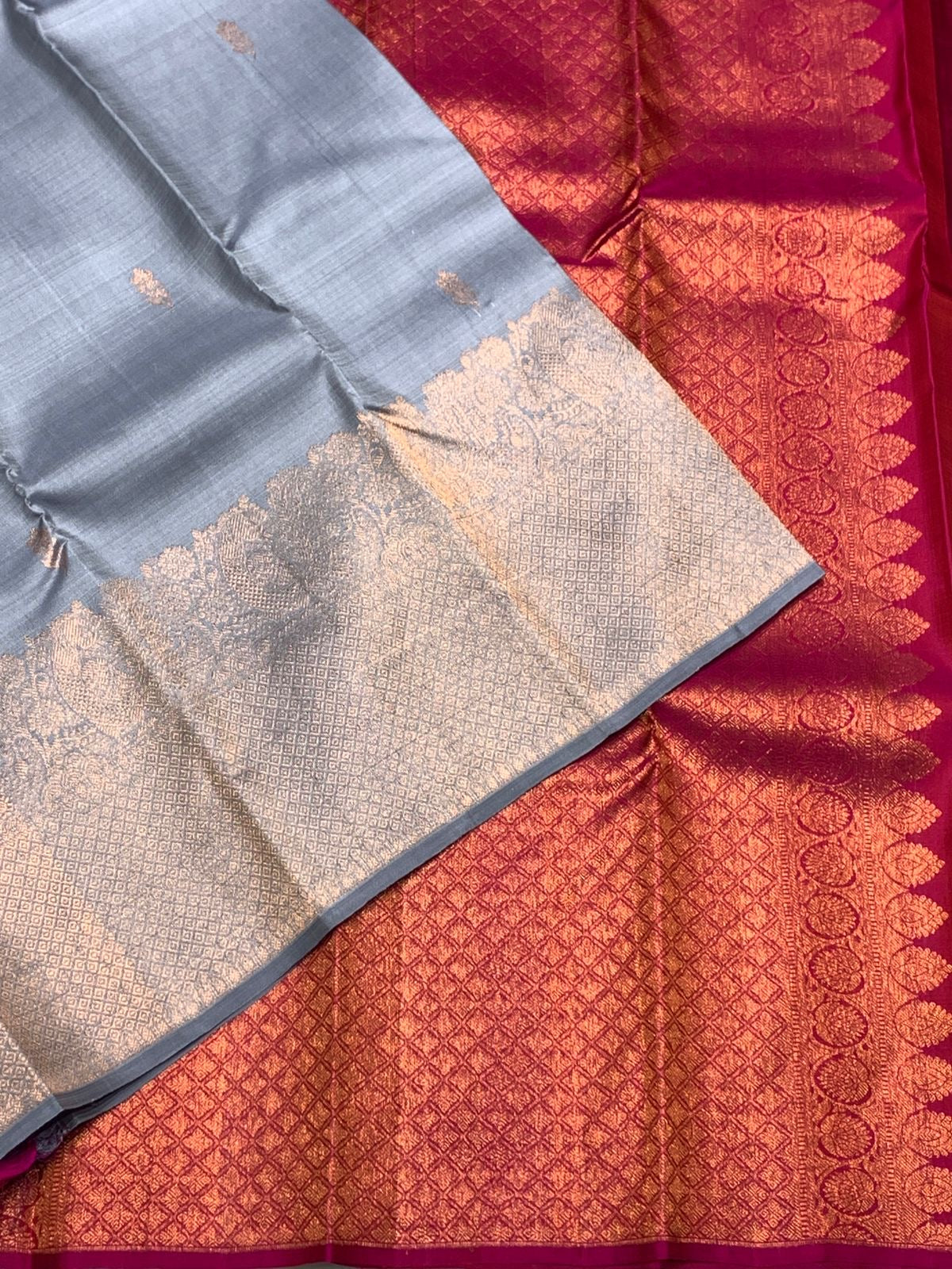 Classic Grey & Dark Pink 2gm Zari Elegance Kanchipuram Handloom Silk Saree SS25440