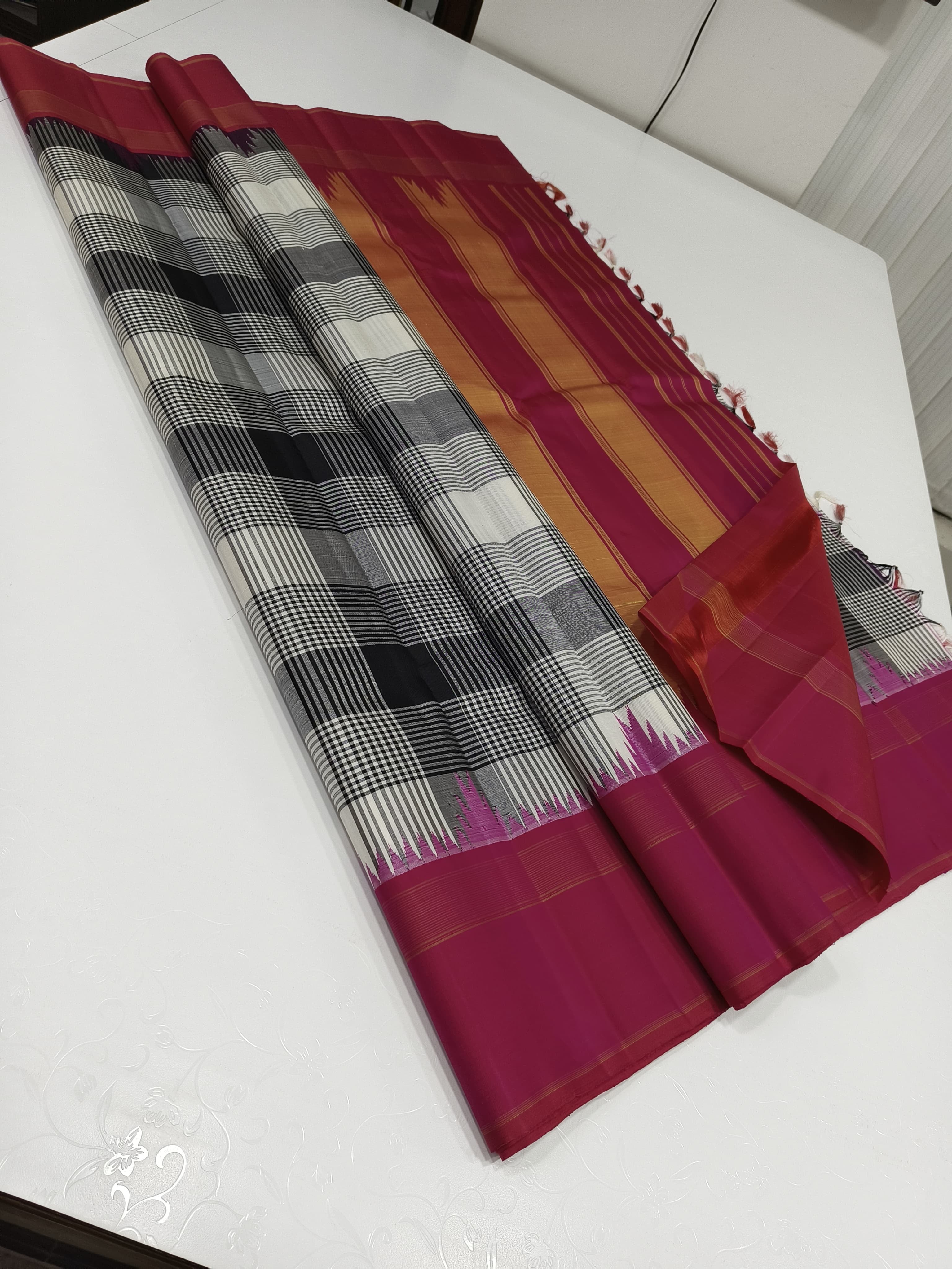 Classic White & Black Ruby Pink 2gm Zari Korvai Elegance Kanchipuram Handloom Silk Saree SS25385