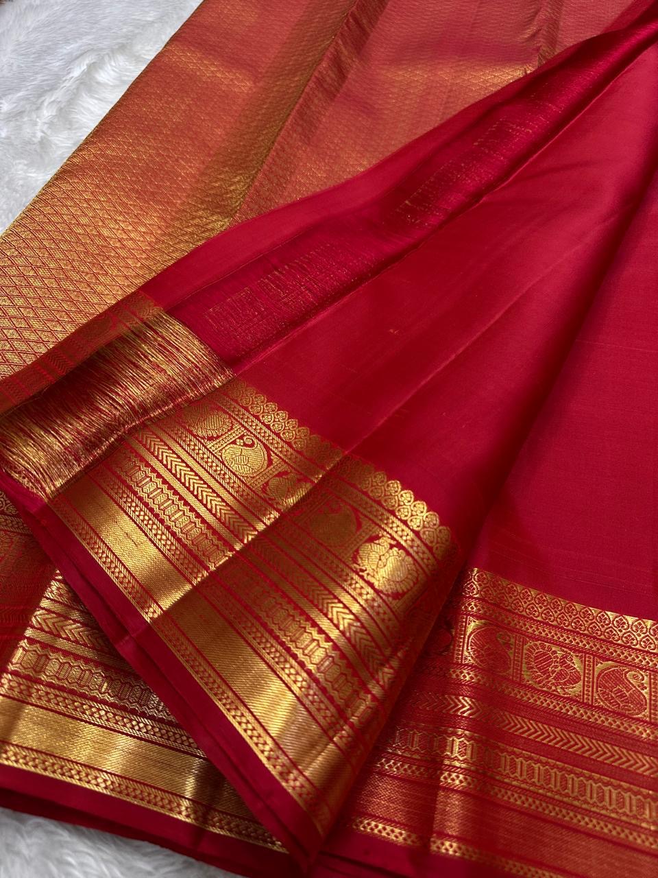 Classic Scarlet Red Bridal Elegance Kanchipuram Handloom Silk Saree SS26222