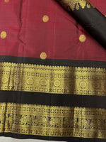 Load image into Gallery viewer, Classic Maroon &amp; Brown 2gm Zari Kanchipuram Handloom Silk Saree SS25950
