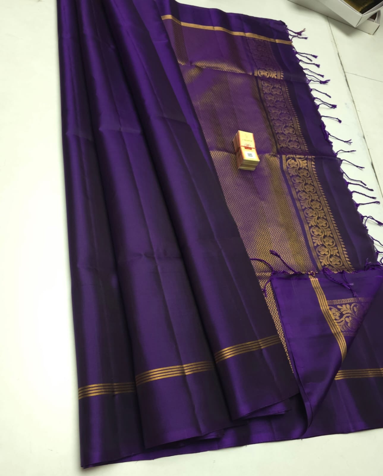 Classic Violet Elegance Plain Handloom Soft Silk Saree SS26303