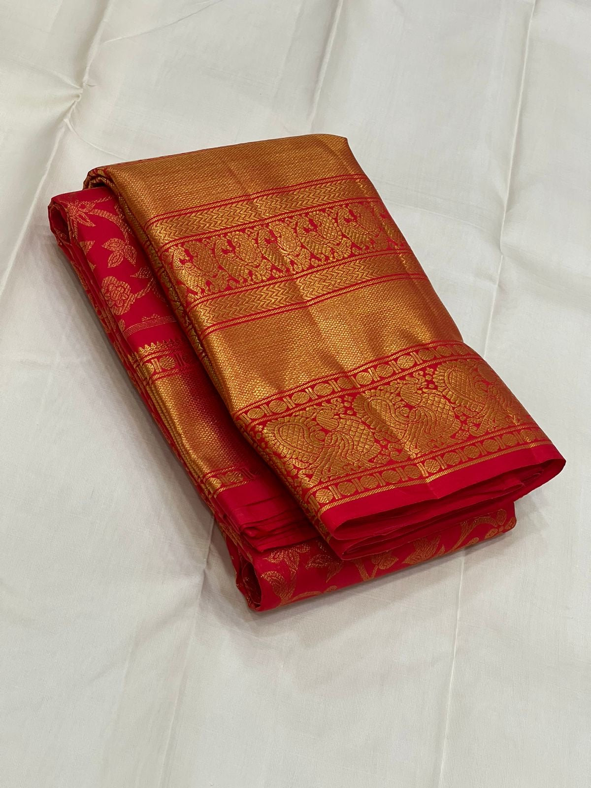 Classic Scarlet Red Bridal Elegance Kanchipuram Handloom Silk Saree SS20176
