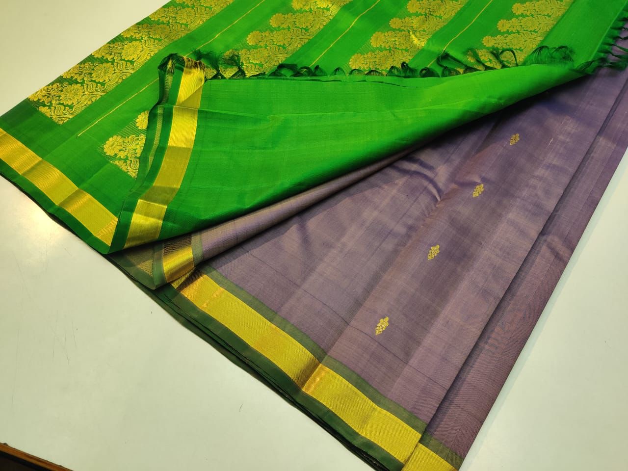 Ash Grey & Glow Green Elegance Kanchipuram Handloom Silk Saree SS20616