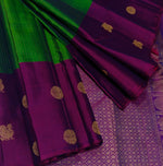 Load image into Gallery viewer, Classic Green &amp; Wine Red 2gm Zari Vaira Oosi Checks Elegance Kanchipuram Handloom Silk Saree SS27107
