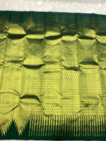 Load image into Gallery viewer, Classic Gold &amp; Green Temple 2gm Zari Kanchipuram Handloom Silk Saree SS25979
