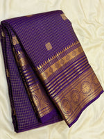 Load image into Gallery viewer, Classic Violet 1gm Zari Vaira Oosi Kanchipuram Handloom Silk Saree SS26655
