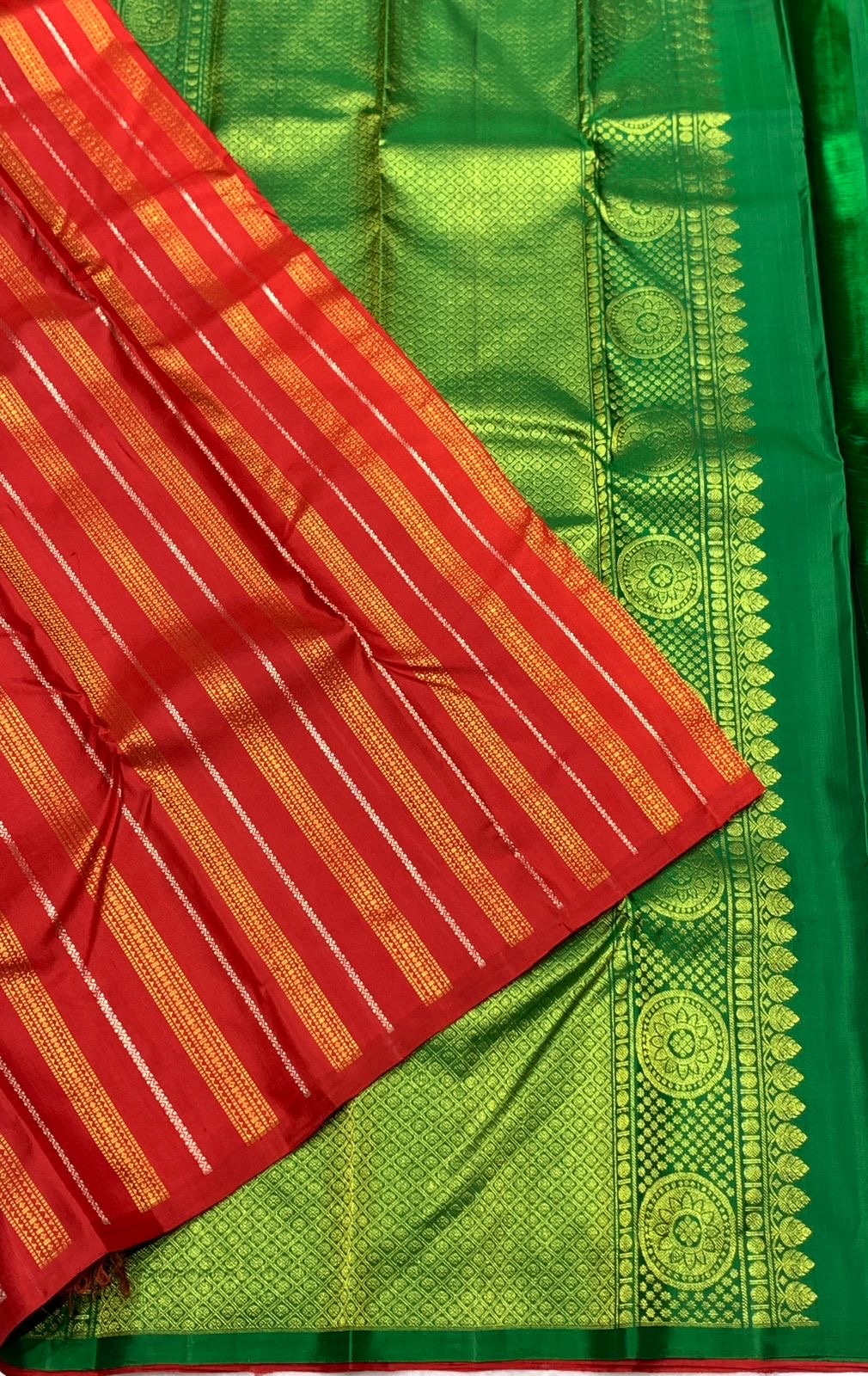 Classic Scarlet Red & Deep Green 2gm Zari Kanchipuram Handloom Silk Saree SS25848