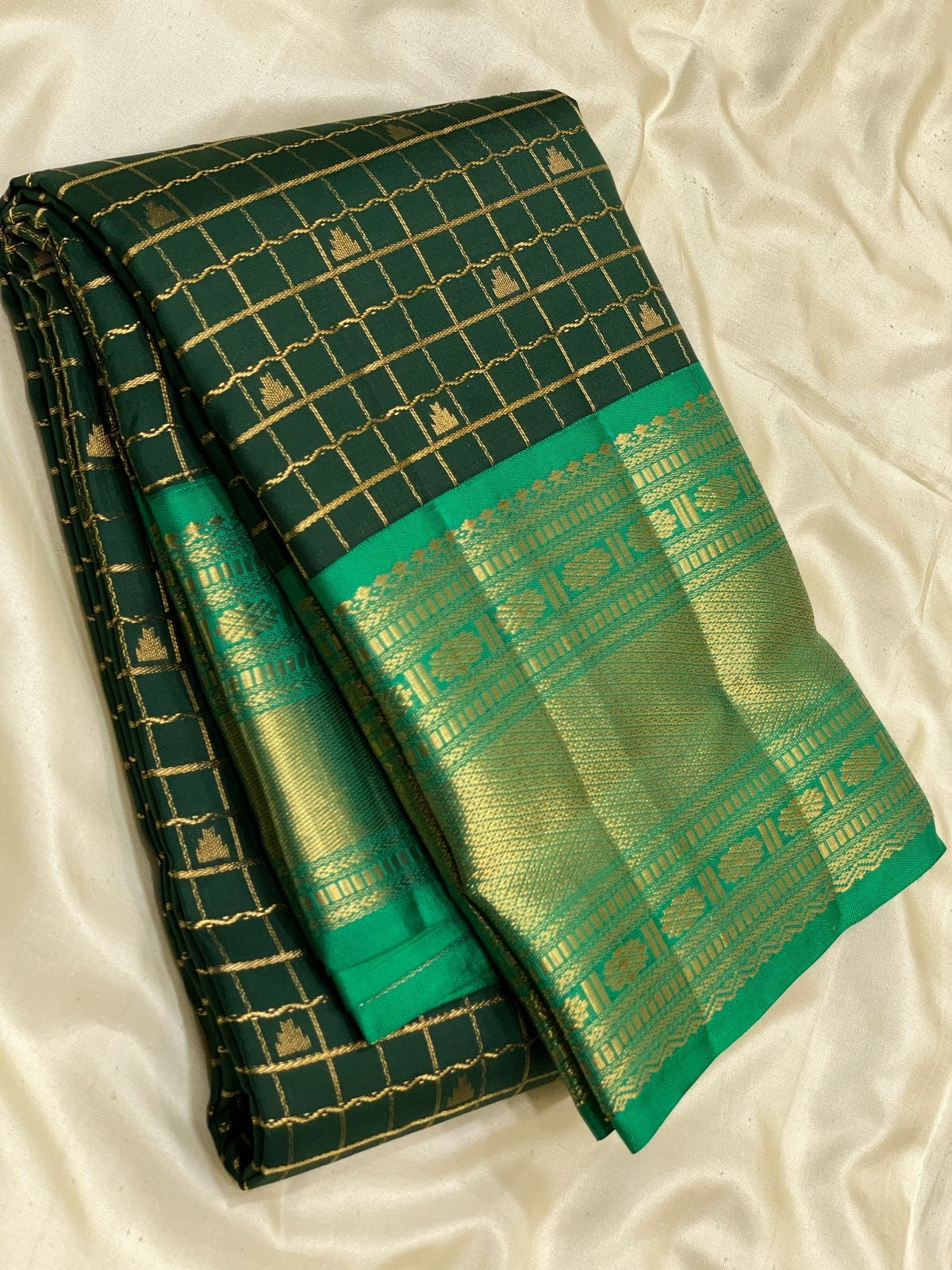 Classic Bottle Green & Sea Green 2gm Zari Beldari Checks Elegance Kanchipuram Handloom Silk Saree SS24611