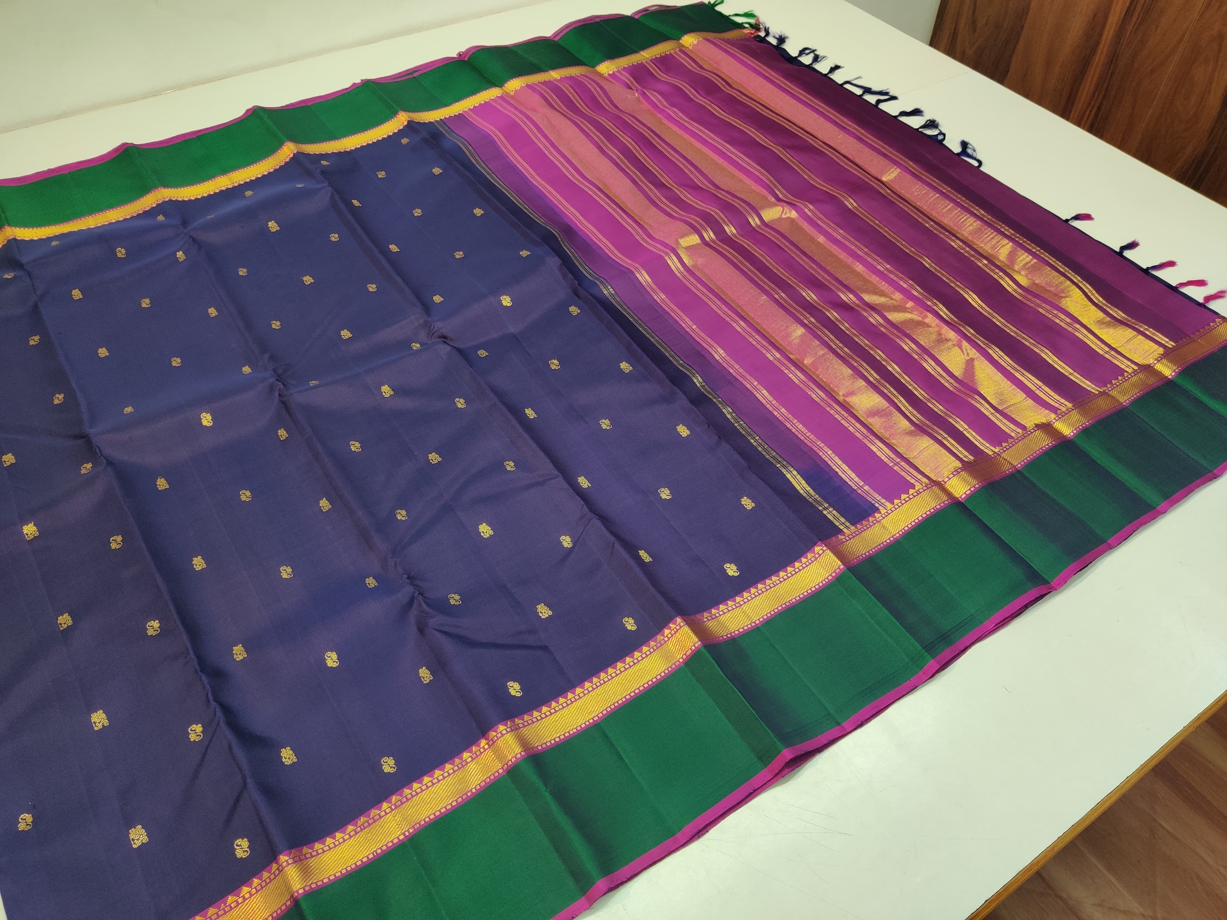 Classic Navy Blue & Wine Red Pink Elegance Kanchipuram Handloom Silk Saree SS23687