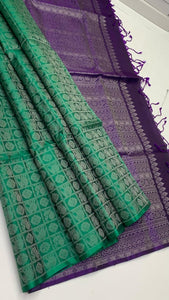 Classic Kelly Green & Violet Elegance Handloom Soft Silk Saree SS24291