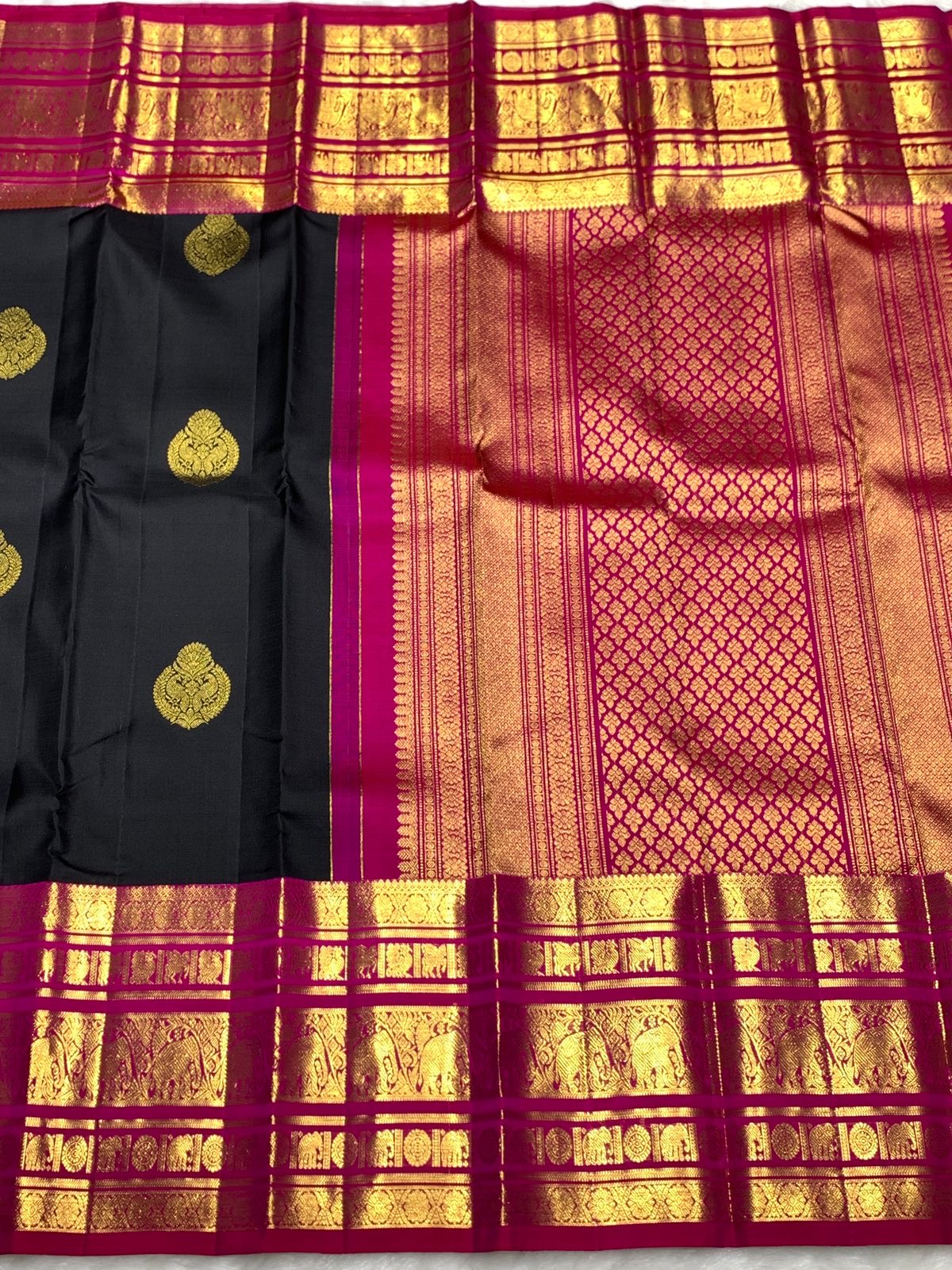 Classic Charcoal Black & Dark Pink 2gm Zari Kanchipuram Handloom Silk Saree SS25826