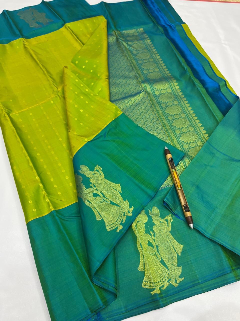Classic Spring Green & Dark Parrot Green Kanchipuram Handloom Silk Saree SS26033