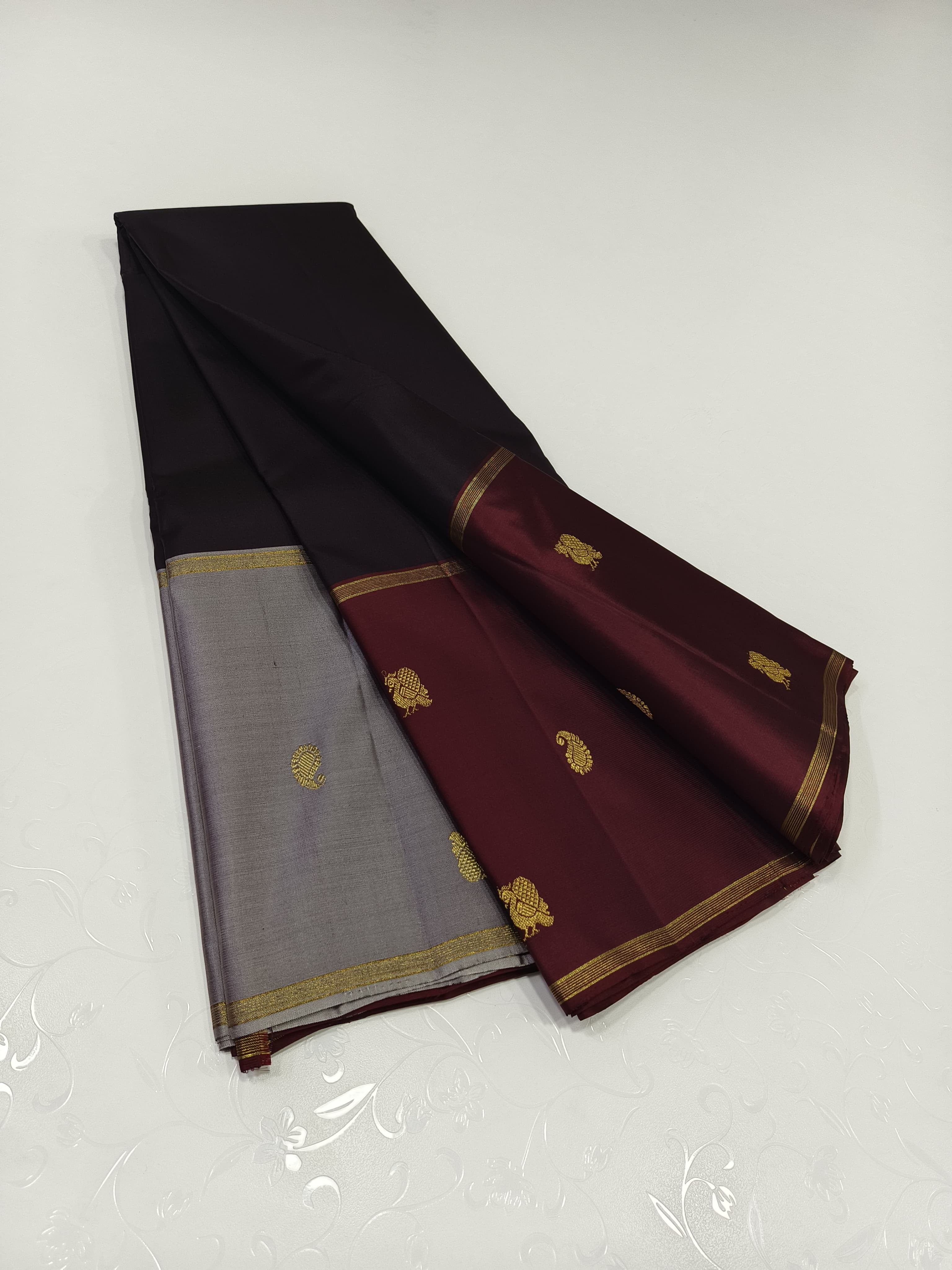 Classic Black & Maroon 1gm Zari Elegance Kanchipuram Handloom Silk Saree SS23522