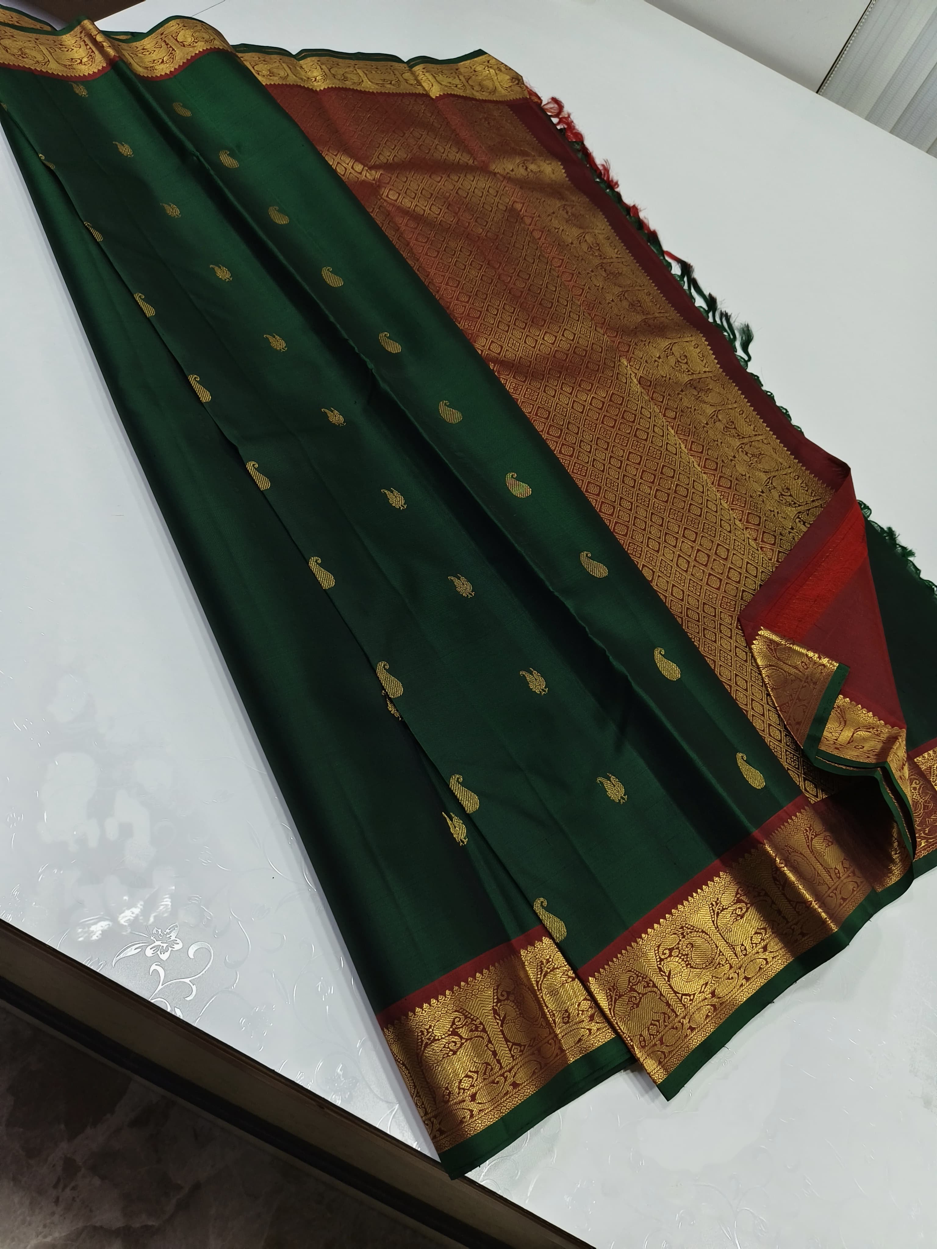 Classic Bottle Green & Red 2gm Zari Elegance Kanchipuram Handloom Silk Saree SS23588