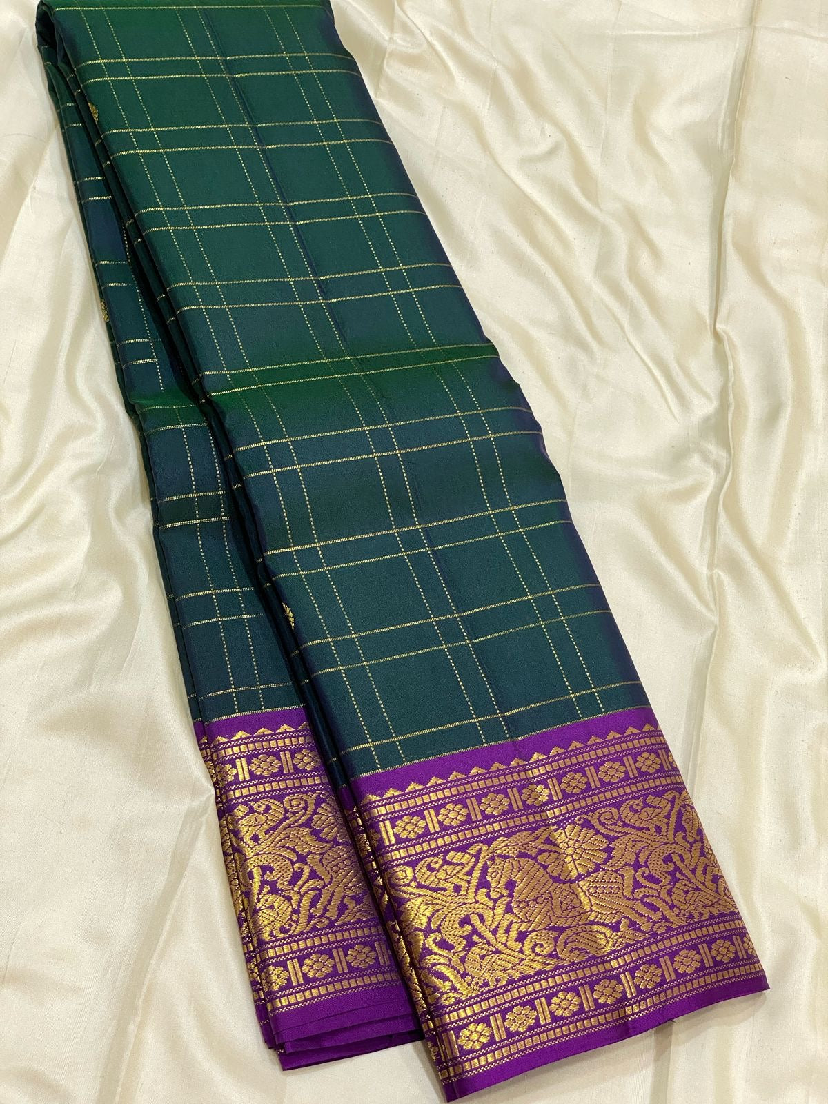 Classic Peacock Green & Fuchsia Pink 2gm Zari Vaira Oosi Elegance Kanchipuram Handloom Silk Saree SS25325