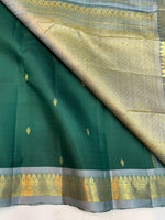 Load image into Gallery viewer, Classic White &amp; Green 1gm Zari Elegance Kanchipuram Handloom Silk Saree SS27071
