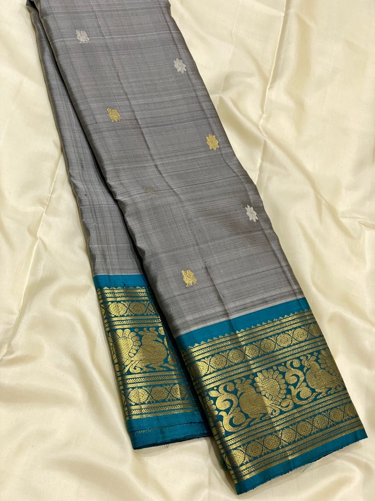 Classic Silver Grey & Teal Blue 2gm Zari Elegance Kanchipuram Handloom Silk Saree SS24699