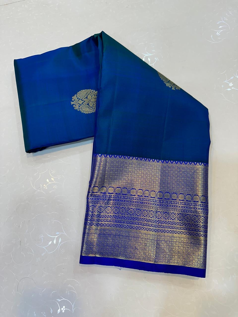 Classic Royal Blue & Peacock Blue Elegance Kanchipuram Handloom Silk Saree SS24319