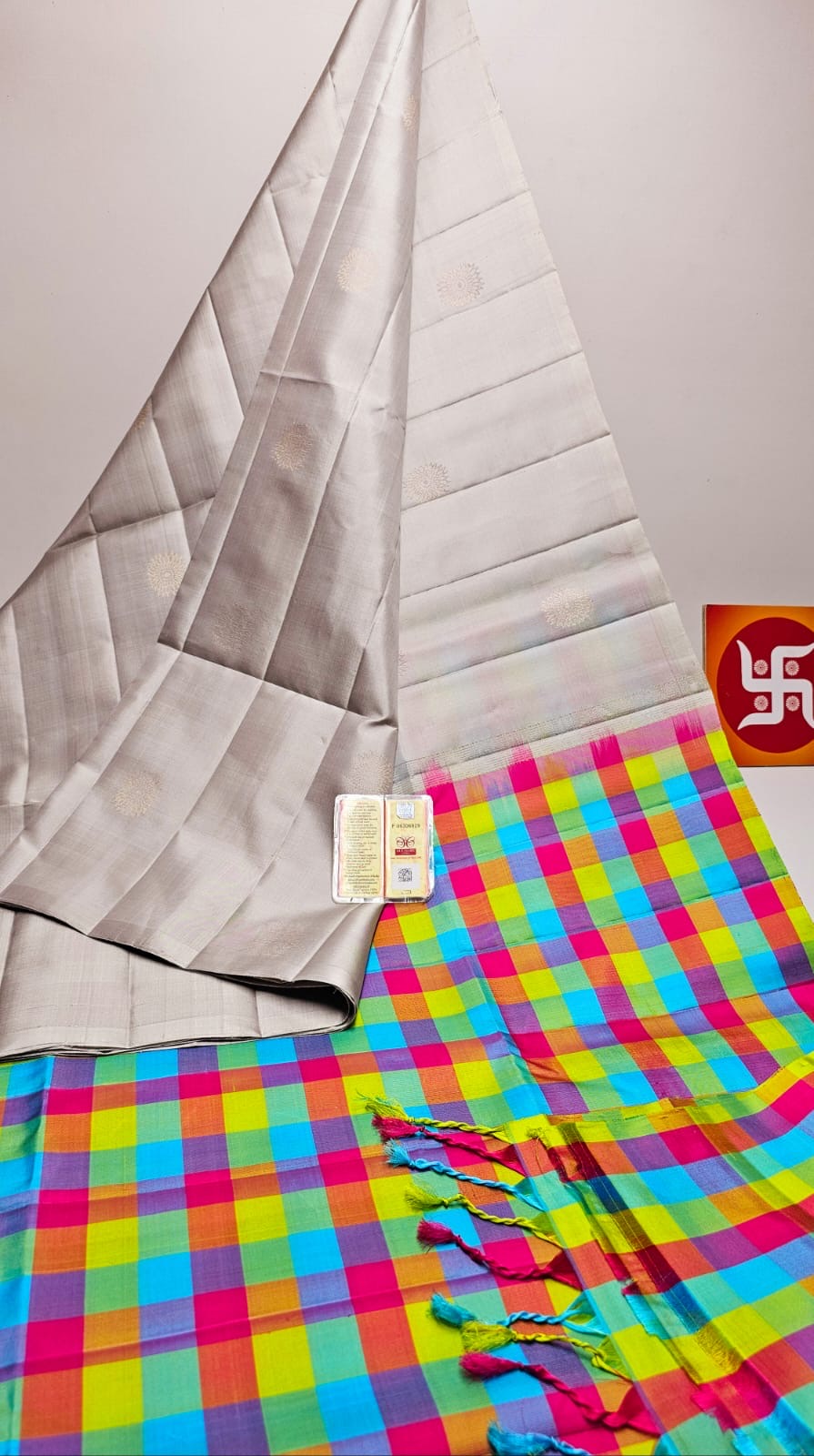 Classic Ash Tint & Multi Color Checks Elegance Handloom Soft Silk Saree SS26345