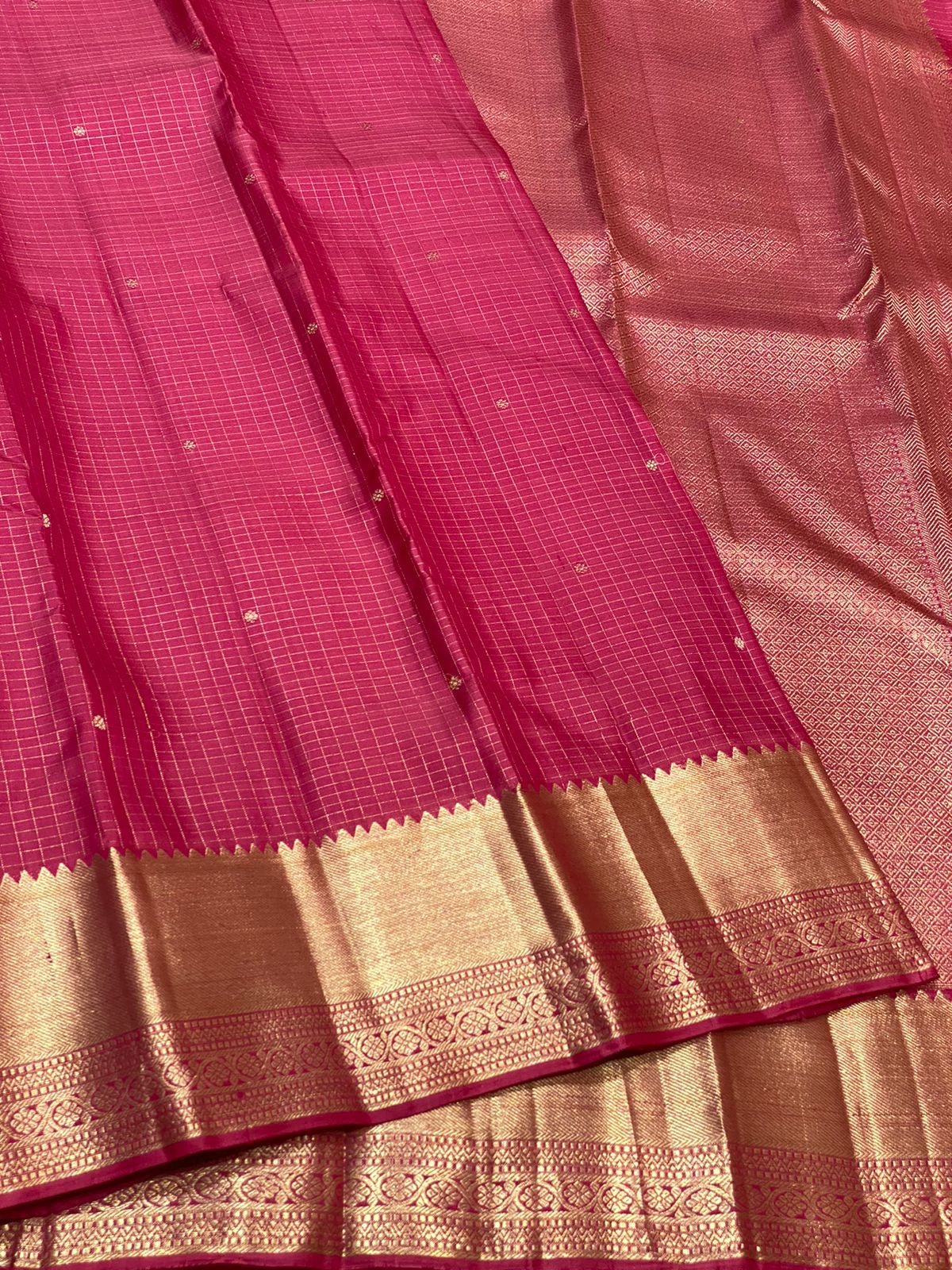 Classic Creamy Pink 2gm Zari Vaira Oosi Checks Elegance Kanchipuram Handloom Silk Saree SS24744