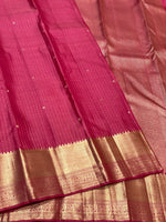 Load image into Gallery viewer, Classic Creamy Pink 2gm Zari Vaira Oosi Checks Elegance Kanchipuram Handloom Silk Saree SS24744
