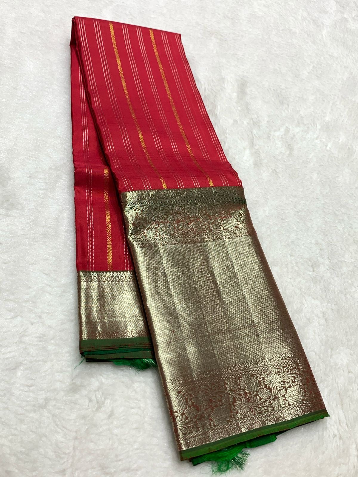 Classic Tomato Red & Emerald Green 2gm Zari Elegance Kanchipuram Handloom Silk Saree SS24615