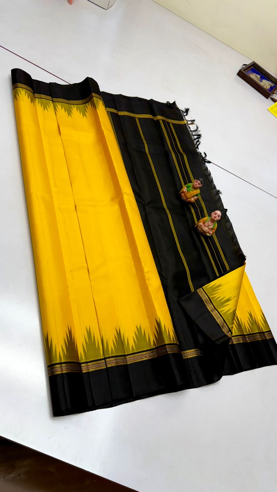 Classic Sunny Yellow & Black Kanchipuram Handloom Silk Saree SS25933