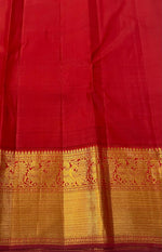 Load image into Gallery viewer, Classic Butter Cream &amp; Chilli Red 2gm Zari Elegance Kanchipuram Handloom Silk Saree SS25628
