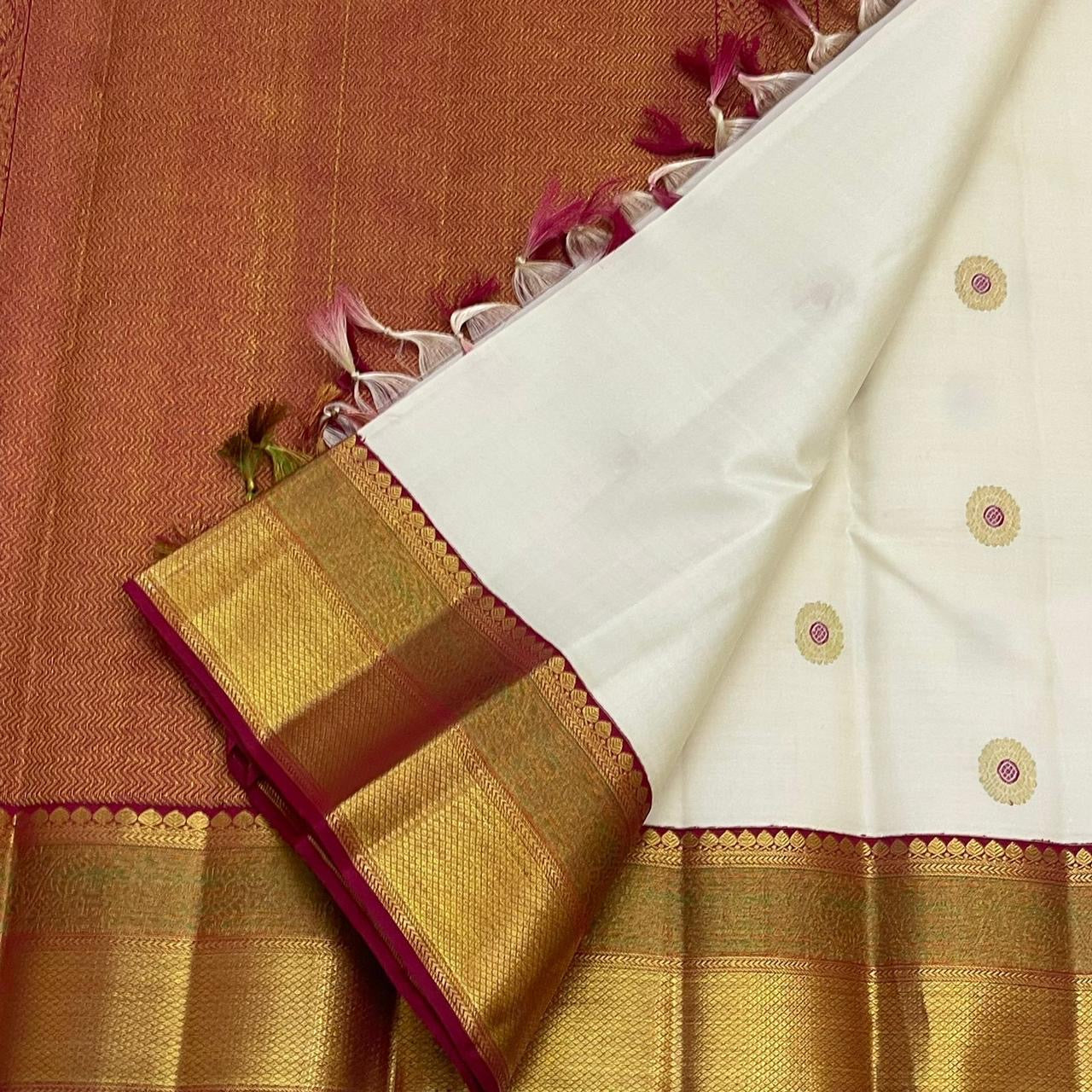 Classic Offwhite & Maroon 2gm Zari Kanchipuram Handloom Silk Saree SS25624