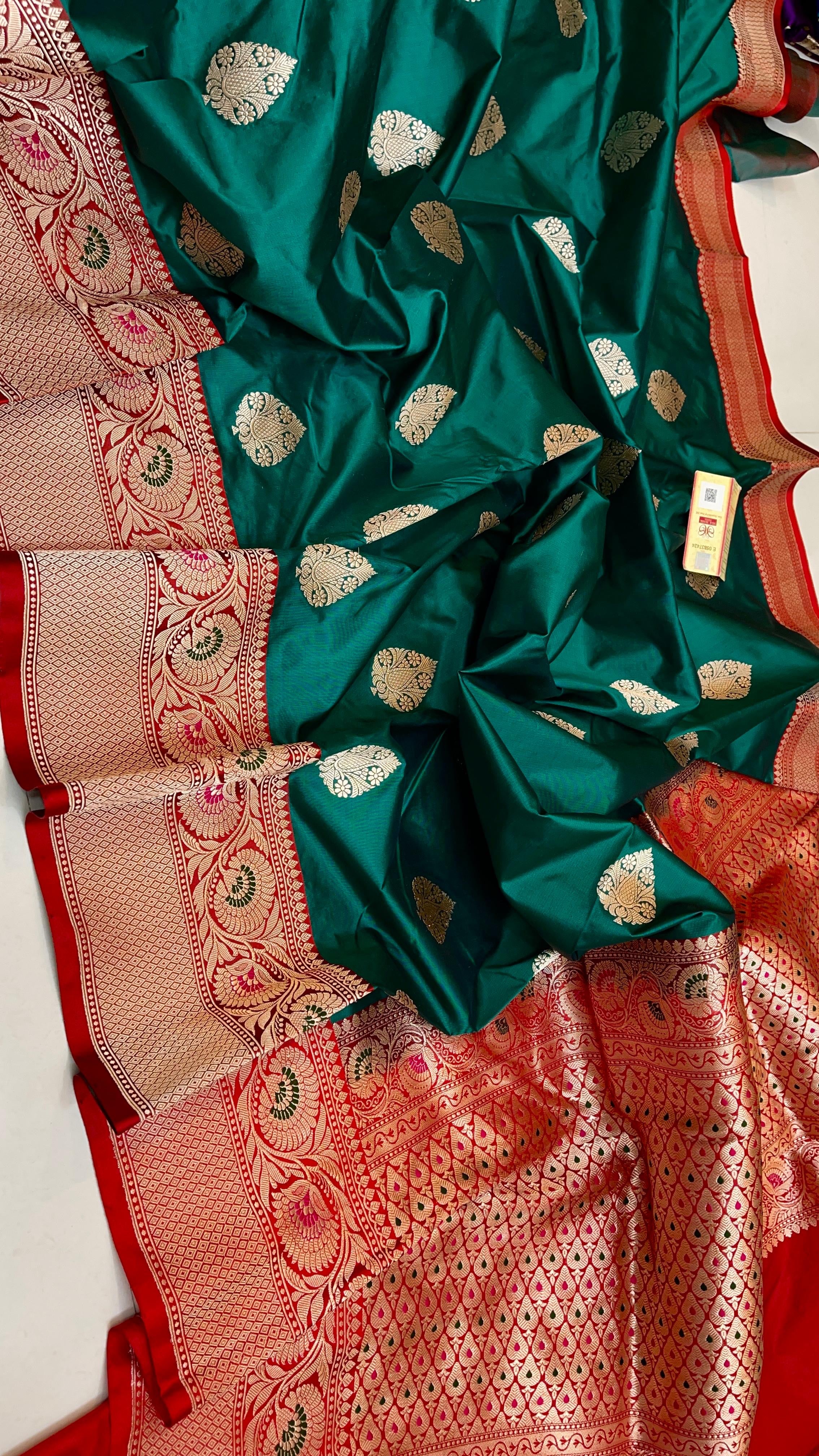 Classic Green & Red Elegance Banarasi Handloom Katan Silk Saree SS25421