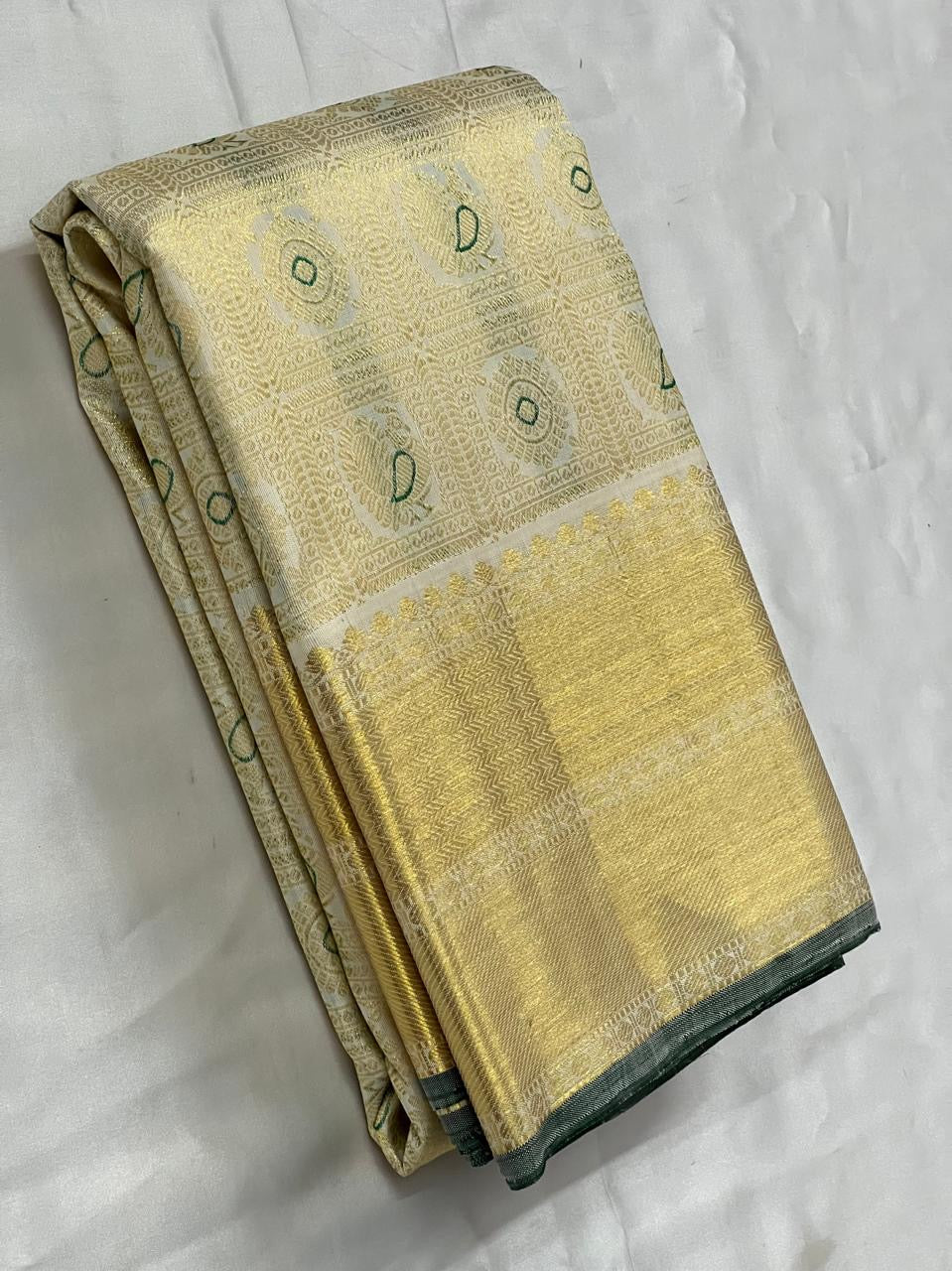 Classic Creamy White 2gm Zari Bridal Elegance Kanchipuram Handloom Silk Saree SS23893