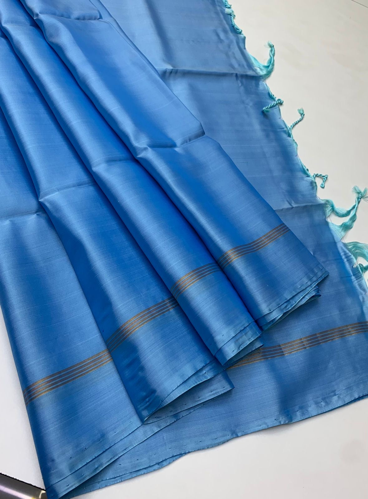 Classic Cornflower Blue Elegance Plain Handloom Soft Silk Saree SS26140