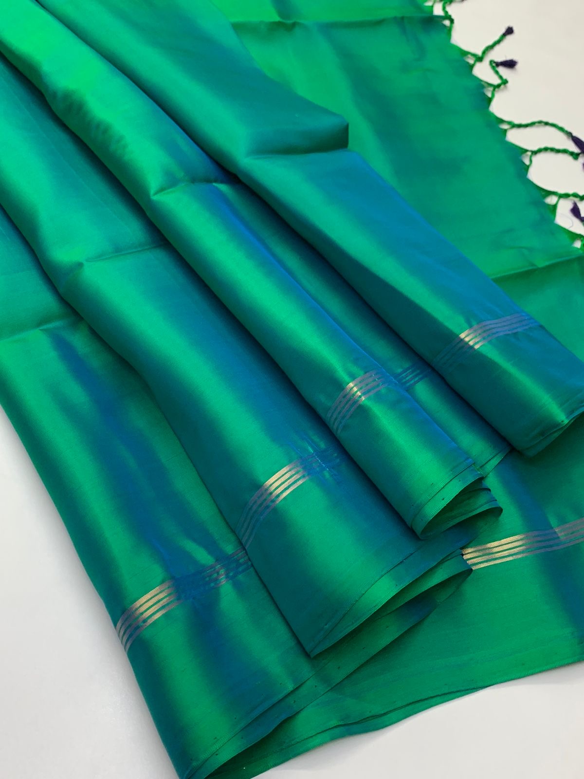 Classic Turquoise Elegance Plain Handloom Soft Silk Saree SS26126