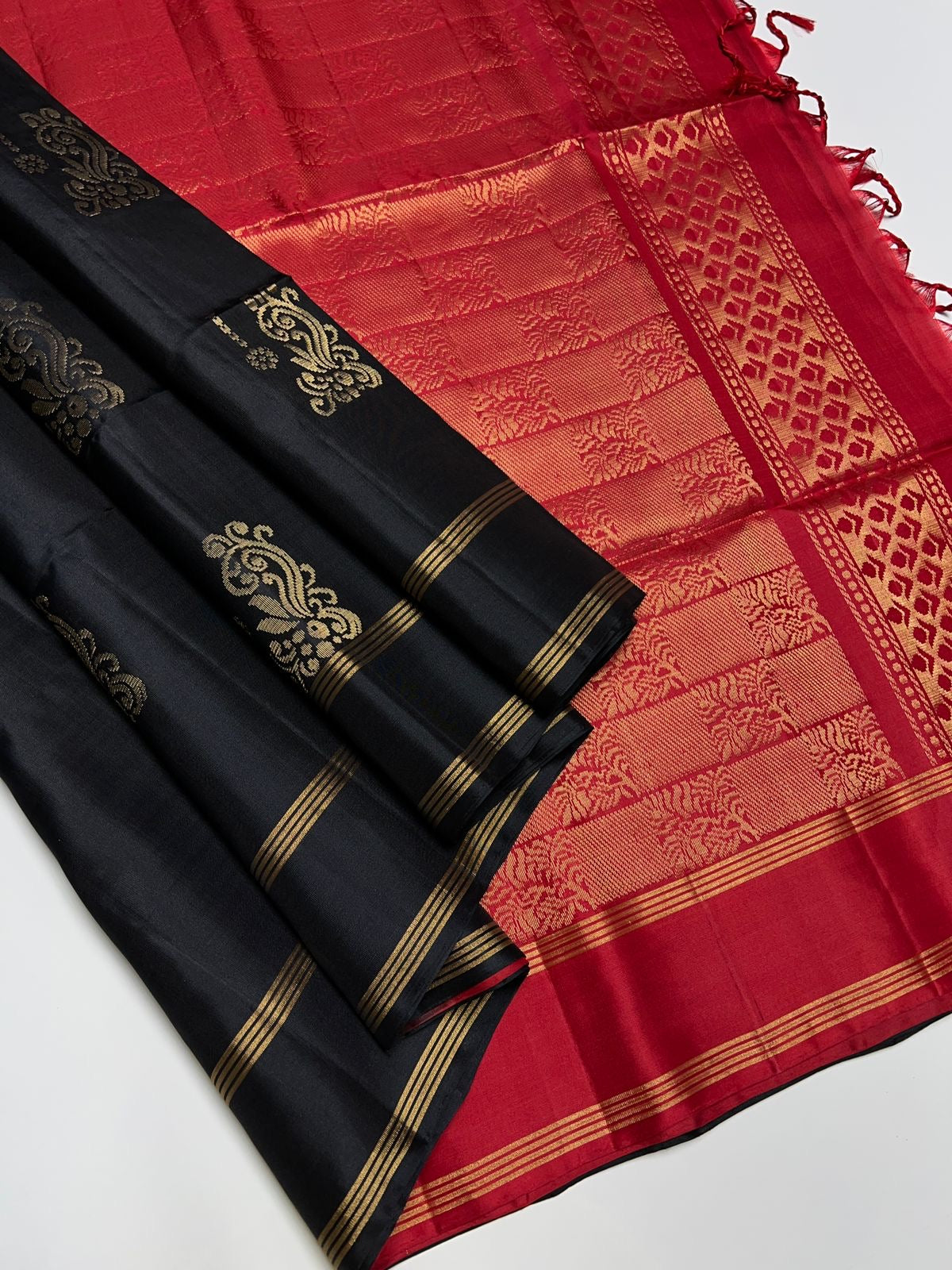 Classic Charcoal Black & Reddish Pink Elegance Handloom Soft Silk Saree SS25757