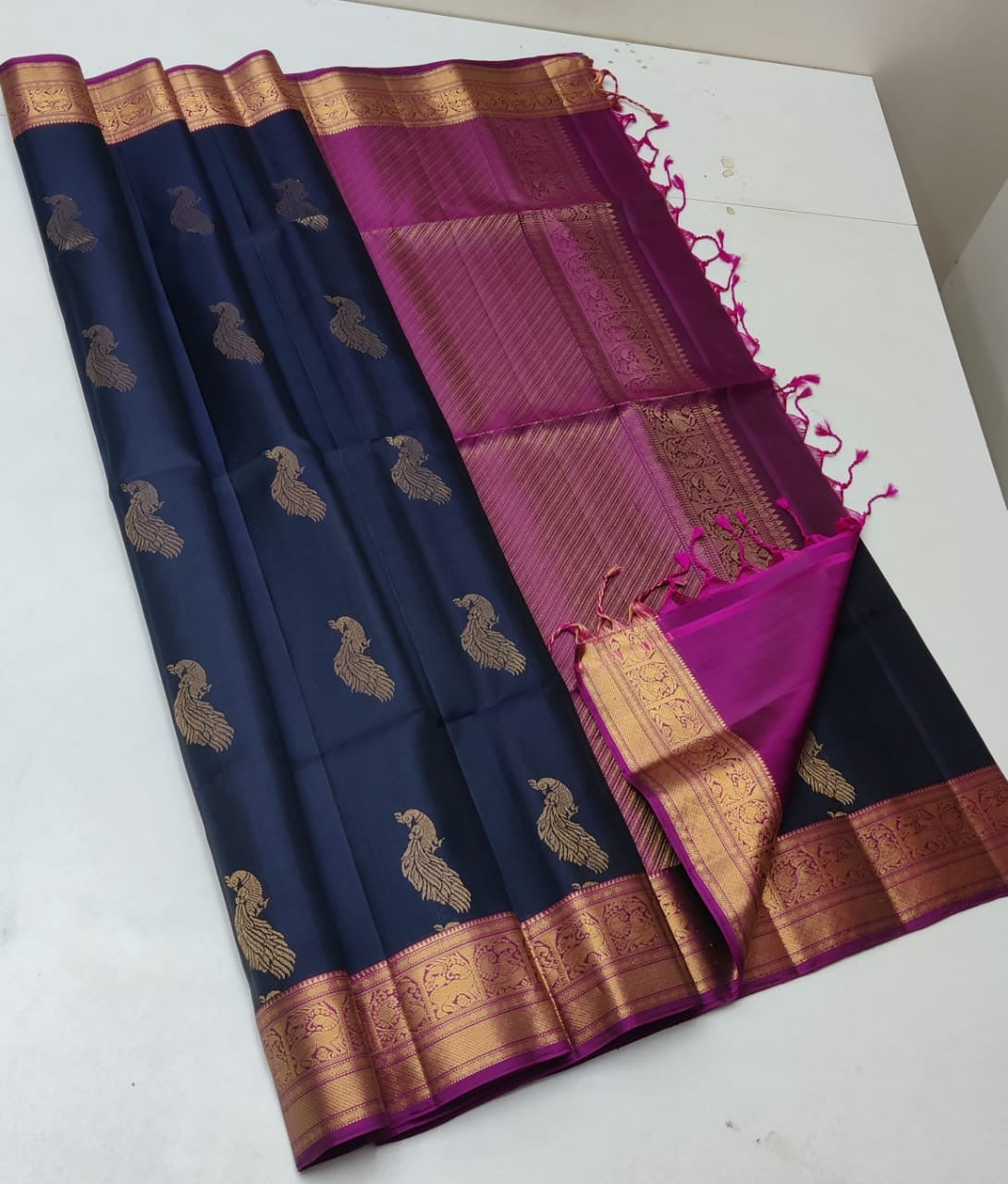 Classic Navy Blue & Shimmer Wine Red Double Warp Elegance Handloom Soft Silk Saree SS23512