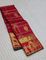 Load image into Gallery viewer, Classic Chilli Red &amp; Forest Green 2gm Zari Kanchipuram Handloom Silk Saree SS26281
