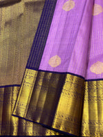 Load image into Gallery viewer, Classic Lavender &amp; Navy Blue 2gm Zari Vaira Oosi Checks Butta Kanchipuram Handloom Silk Saree SS26319
