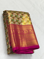 Load image into Gallery viewer, Classic Golden Cream &amp; Dark Pink 2gm Zari Kanchipuram Handloom Silk Saree SS25842
