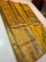 Load image into Gallery viewer, Classic Gold Bridal Elegance Kanchipuram Handloom Silk Saree SS26873
