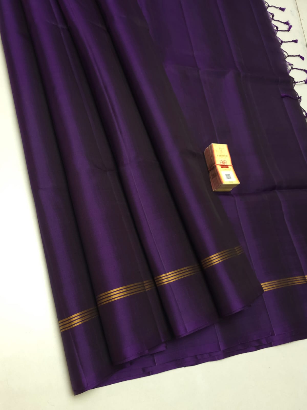 Classic Creamy Violet Elegance Plain Handloom Soft Silk Saree SS26444