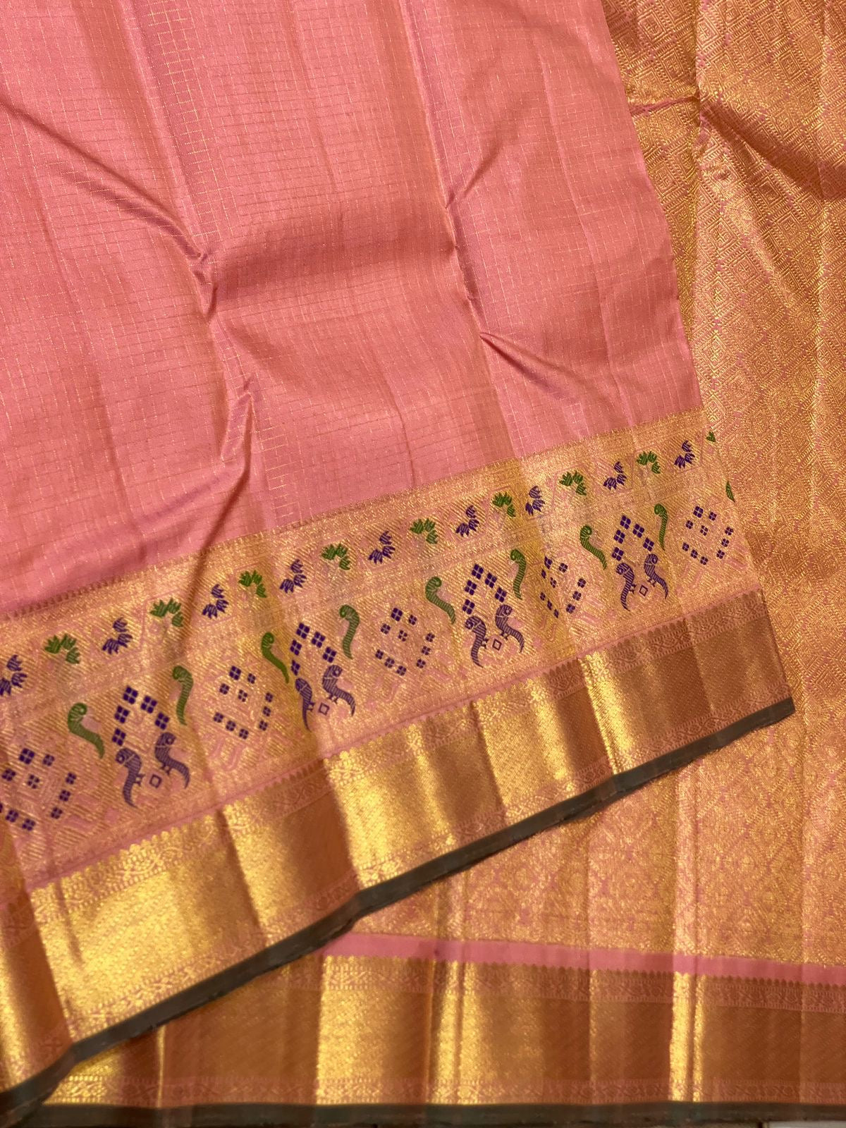 Classic Peach 2gm Zari Paithani Vaira Oosi Checks Kanchipuram Handloom Silk Saree SS26508