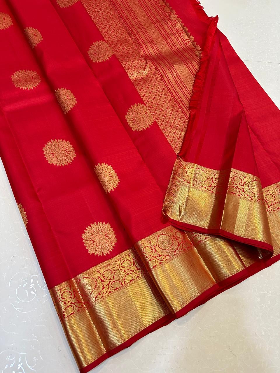 Classic Scarlet Red Elegance Kanchipuram Handloom Silk Saree SS24326