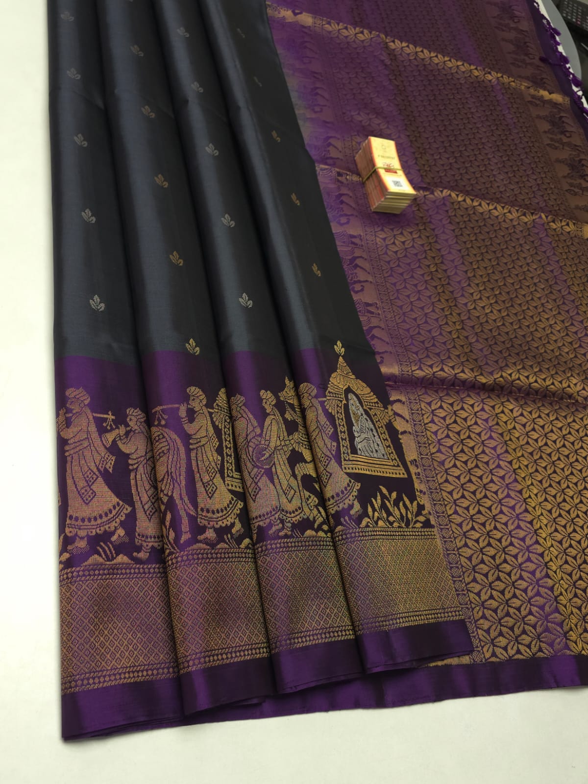 Classic Shadow Black & Violet Elegance Handloom Soft Silk Saree SS26630