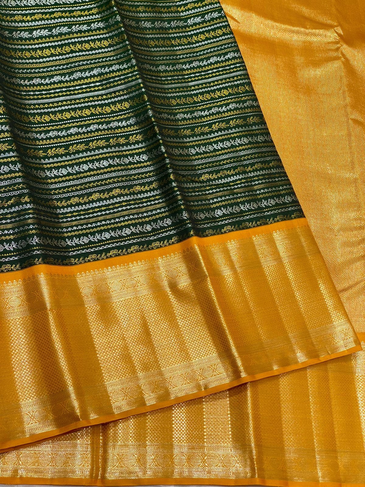 Deep Green & Mango Yellow 3gm Zari Elegance Kanchipuram Handloom Silk Saree SS23603